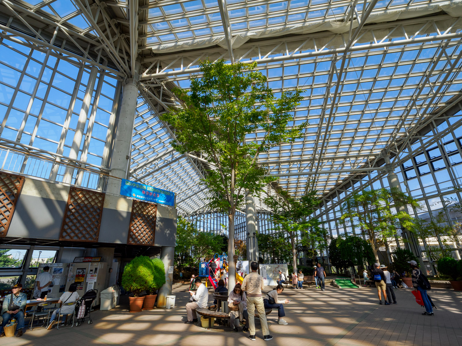 秋田港・セリオンリスタの内部(2024年10月)