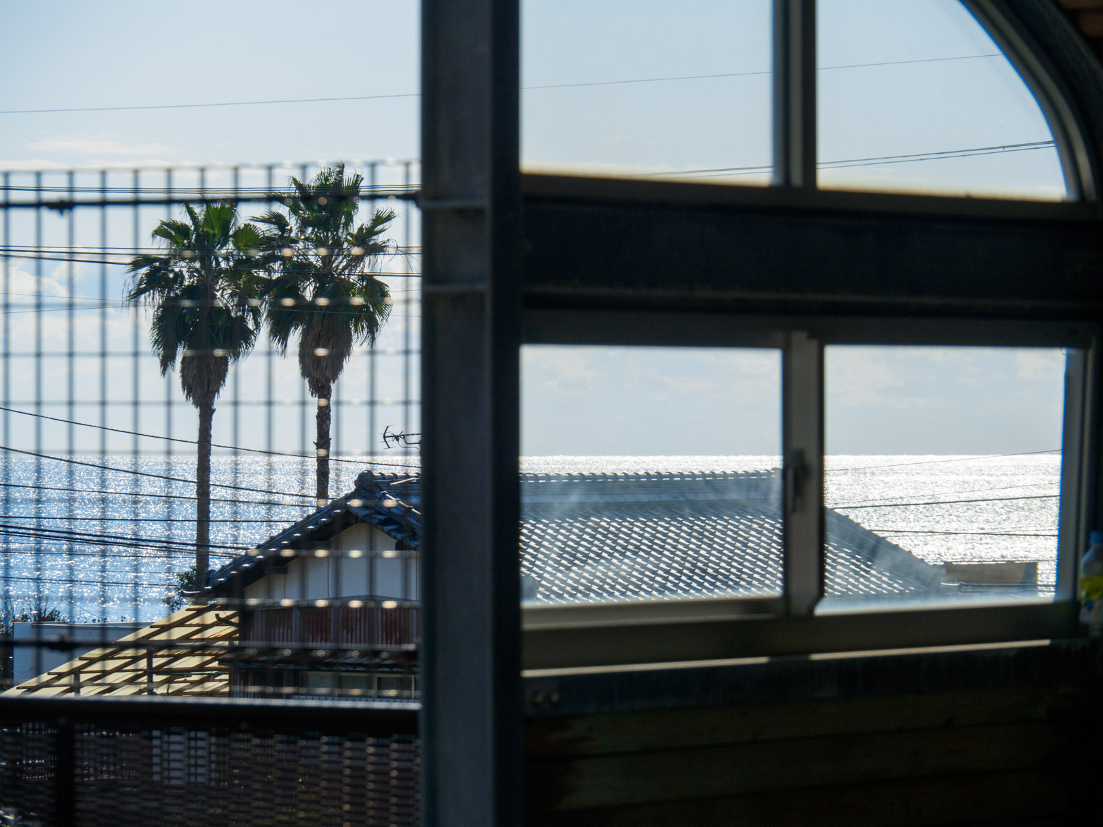 穴内駅のホームから見た太平洋（2017年1月）