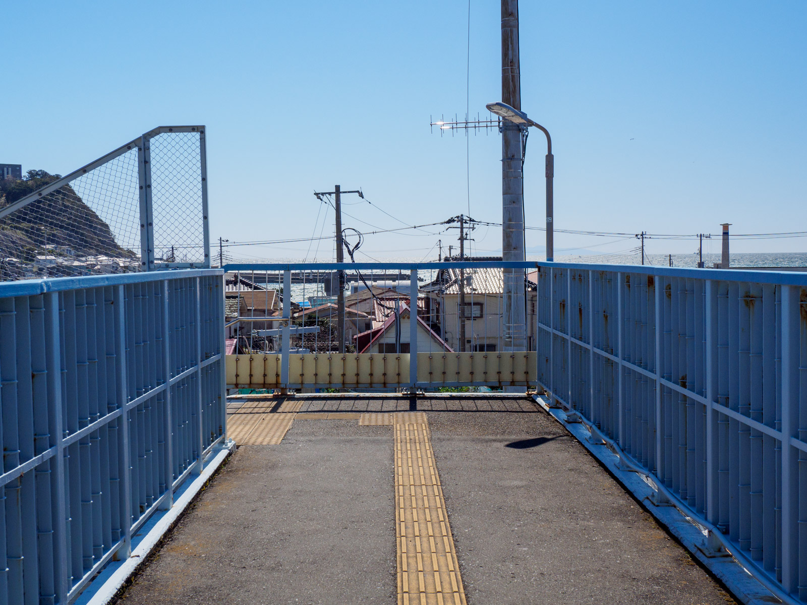 浜金谷駅の跨線橋(2020年3月)