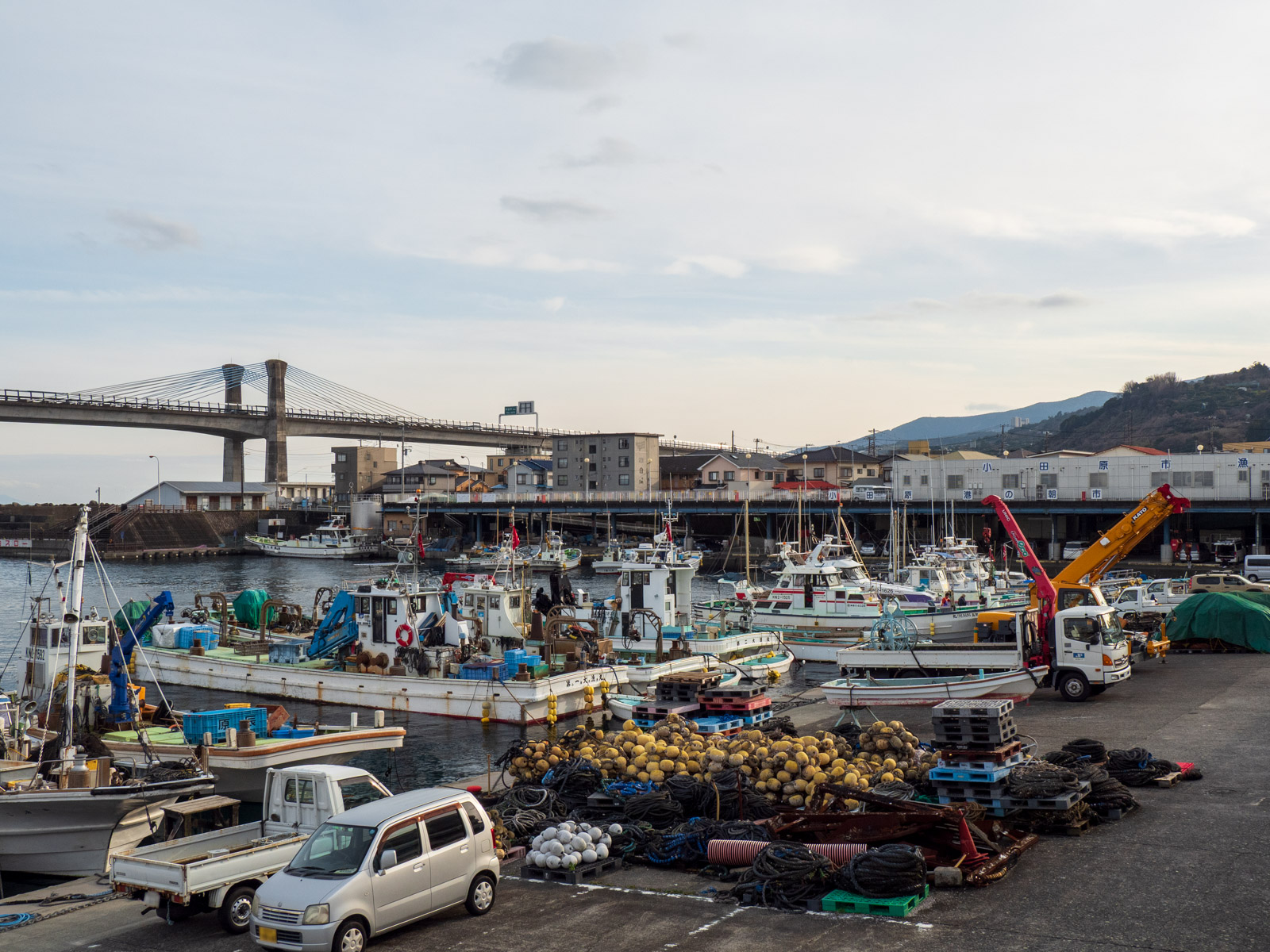 早川駅のそばにある小田原漁港(2024年2月)