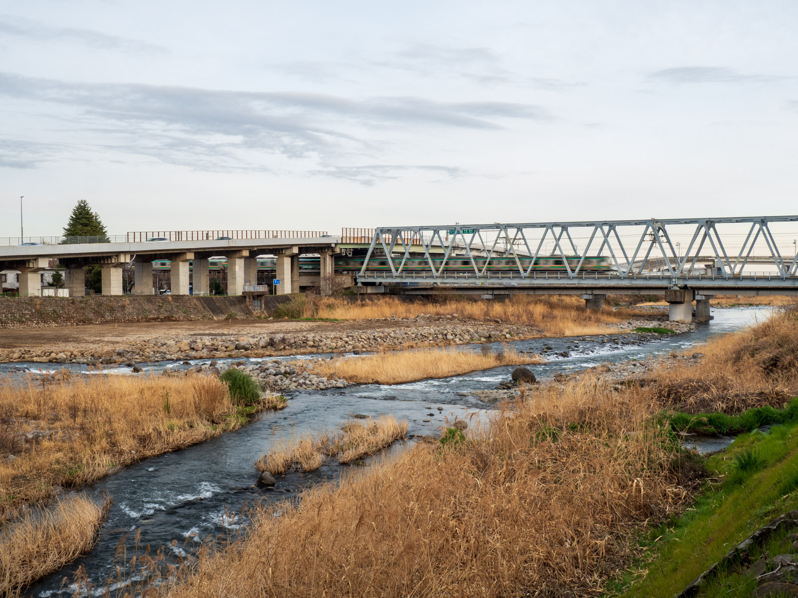 早川駅のそばにある、早川の河川敷(2024年2月)