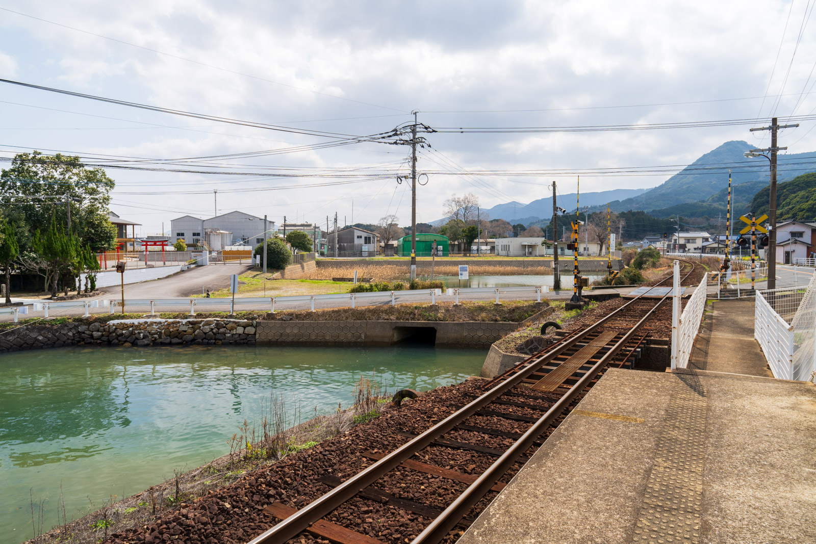 波瀬駅のホーム先端にある出入口(2026年3月)