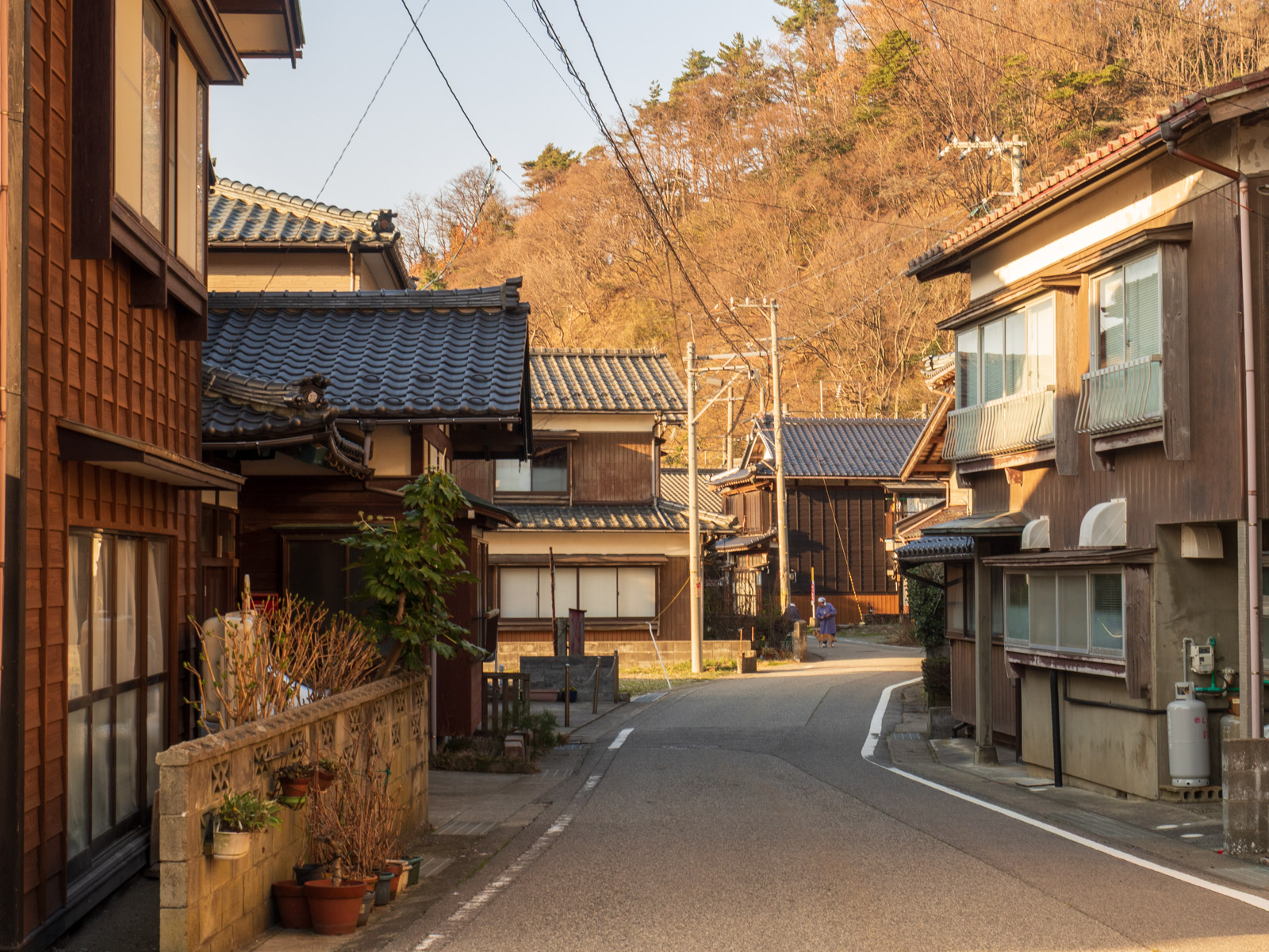 今川駅前に広がる集落(2016年3月)