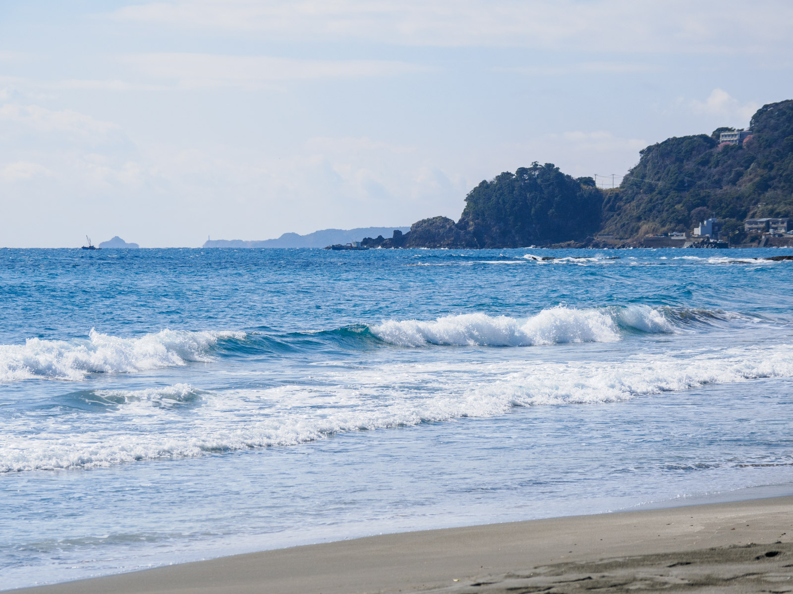 今井浜海岸駅のそばにある、今井浜海岸(2025年3月)