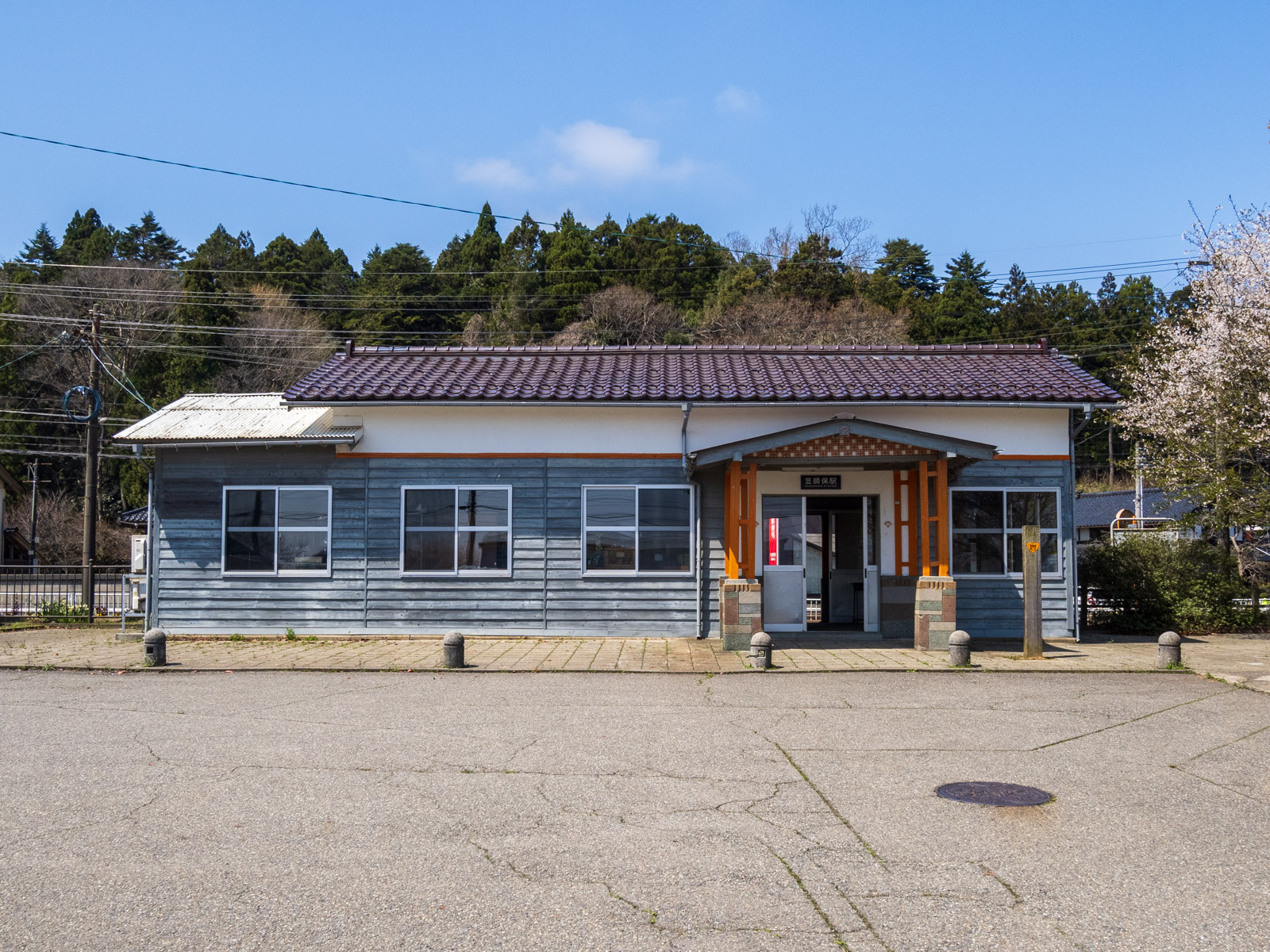 笠師保駅の木造駅舎(2025年4月)