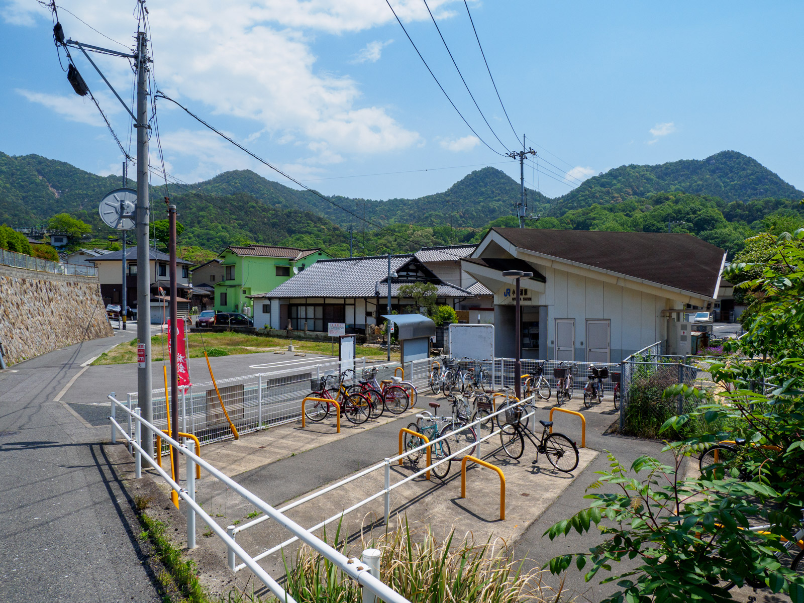 小屋浦駅前（2023年5月）