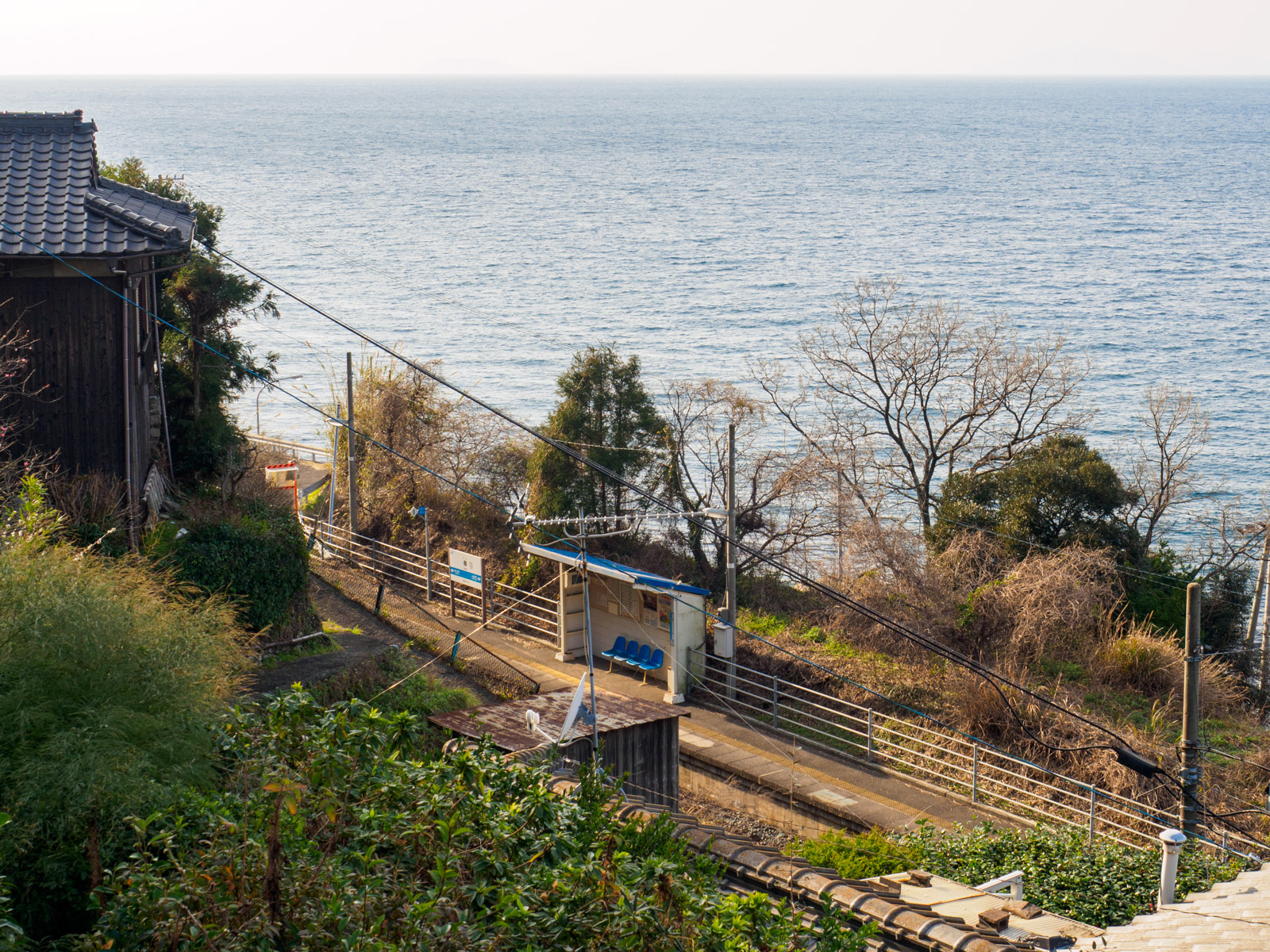 串駅周辺の集落と瀬戸内海(2017年2月)