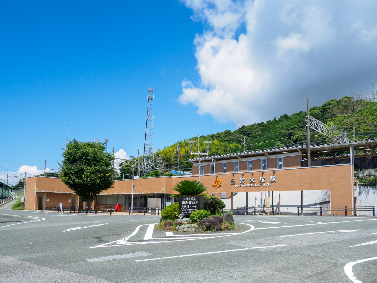 三河大塚駅の外観（2022年7月）