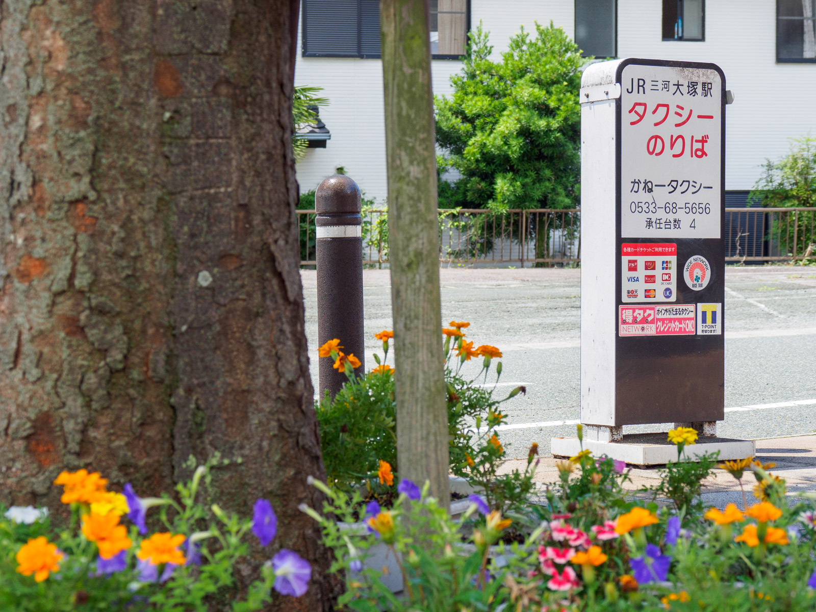 三河大塚駅前のタクシー乗り場（2022年7月）