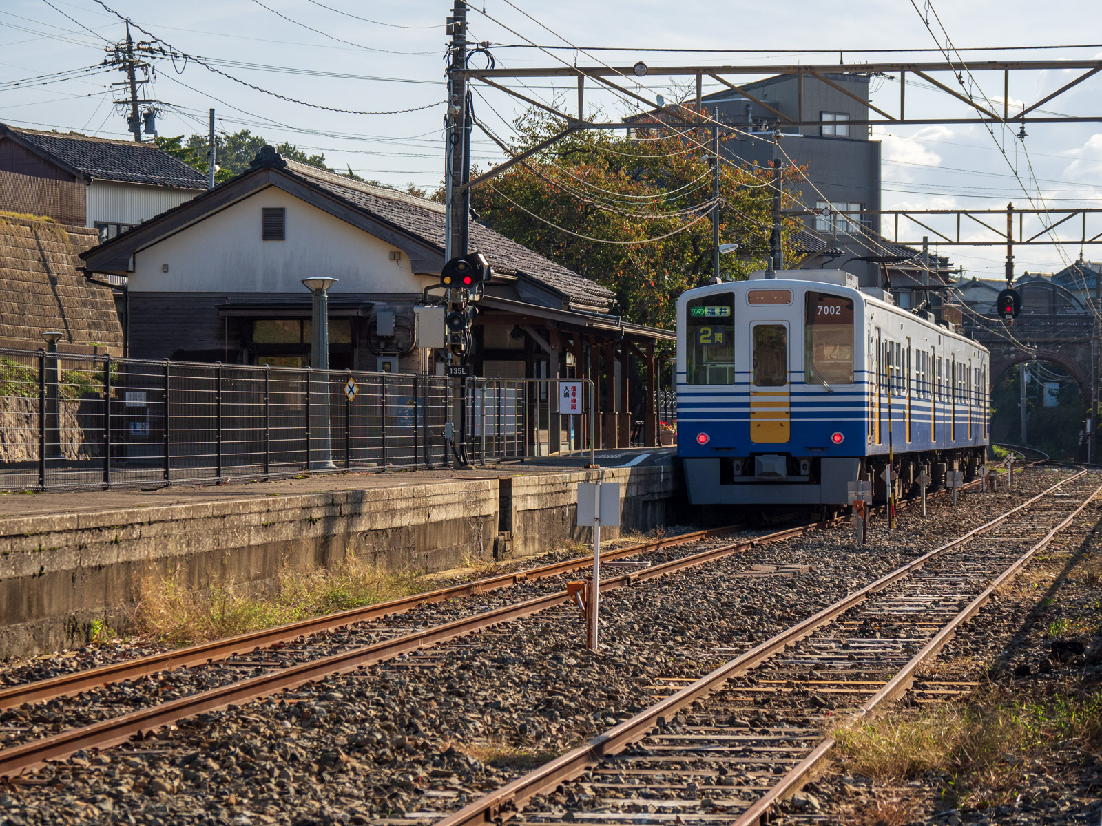 列車が到着した三国港駅（2020年10月）