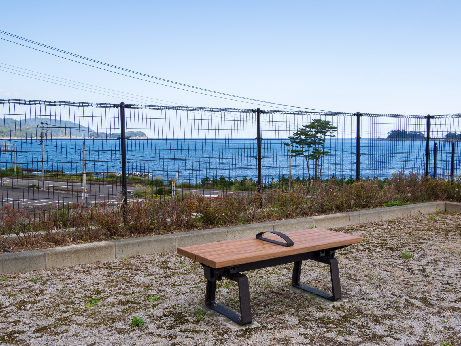 浪板海岸駅のそばにある「浪板向日葵公園」から見た浪板海岸(2024年10月)