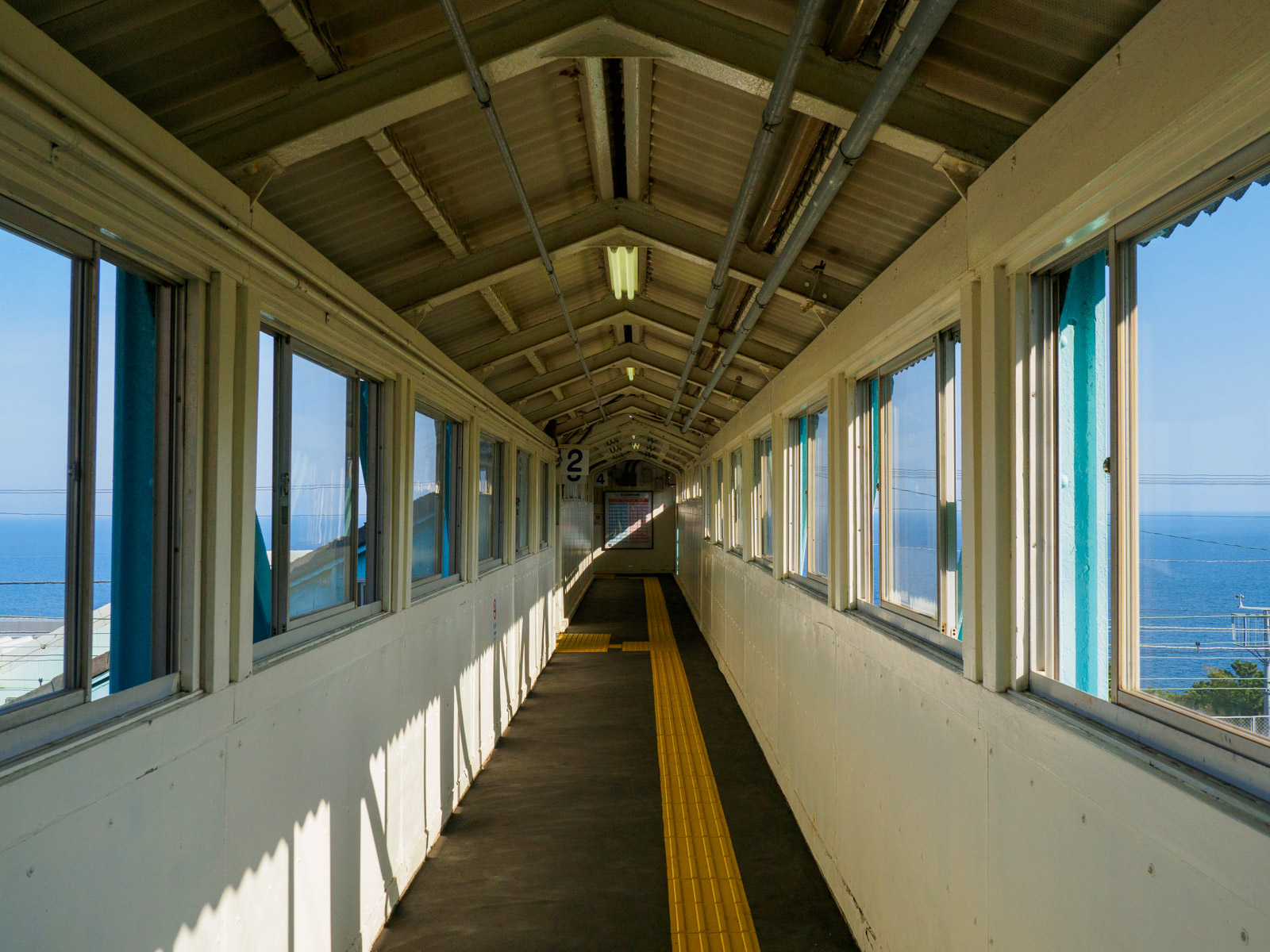 根府川駅の跨線橋（2022年3月）