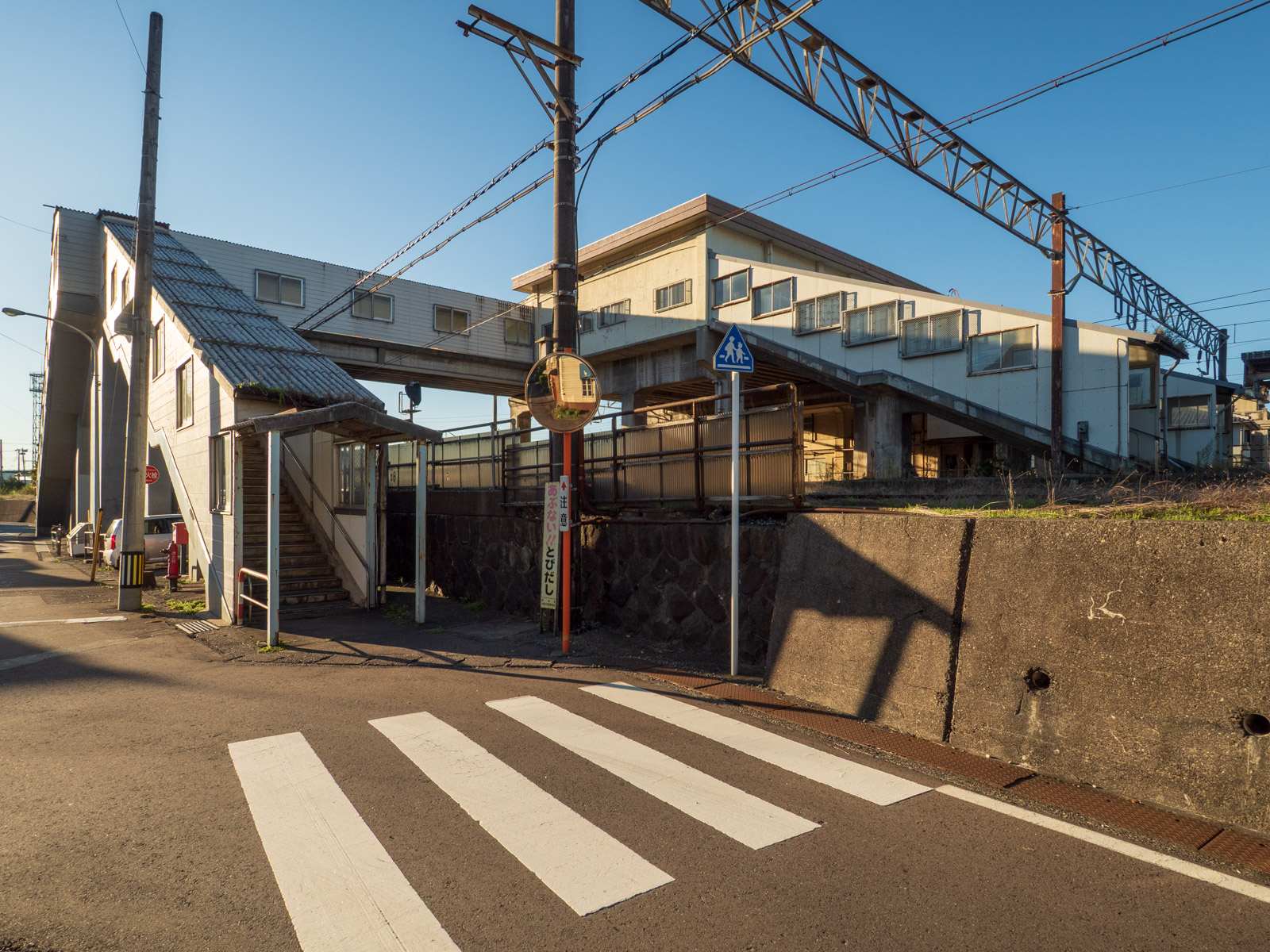 青海駅の南口(2022年10月)
