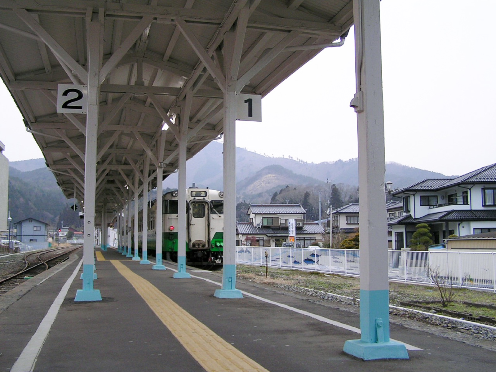 震災前の女川駅のホーム（2007年3月）