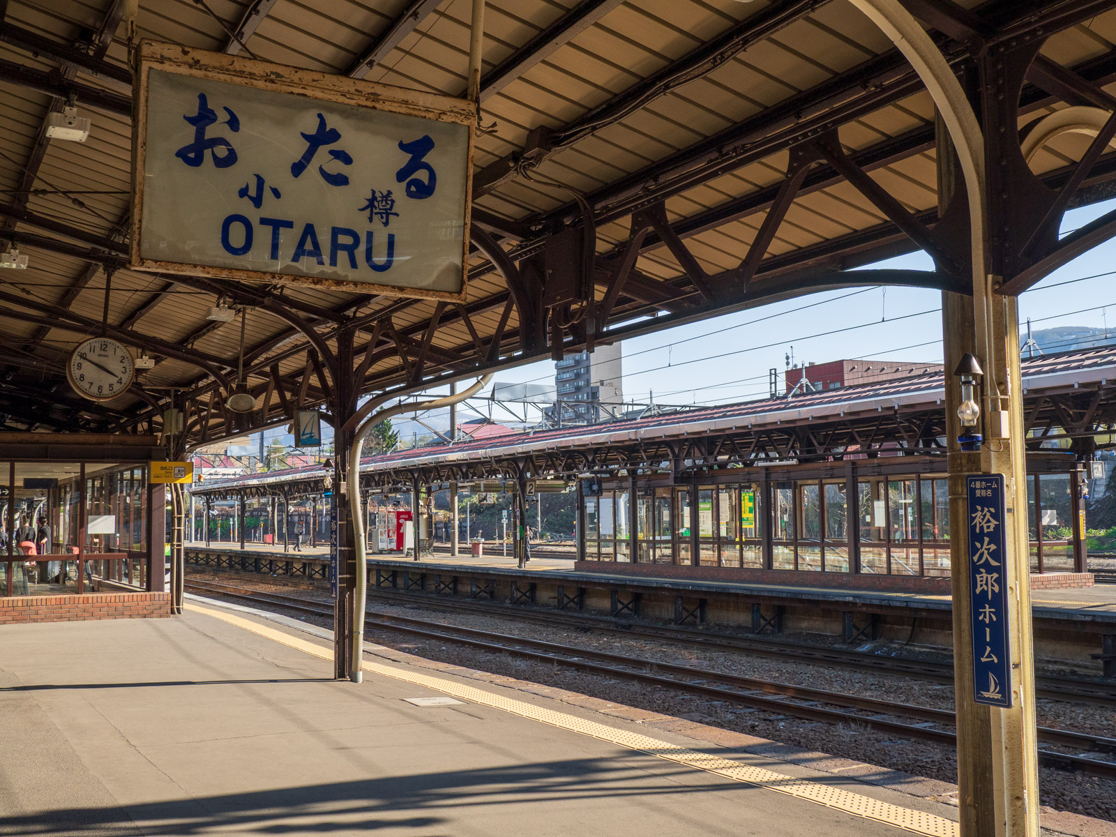 小樽駅の4番線「裕次郎ホーム」（2024年5月）