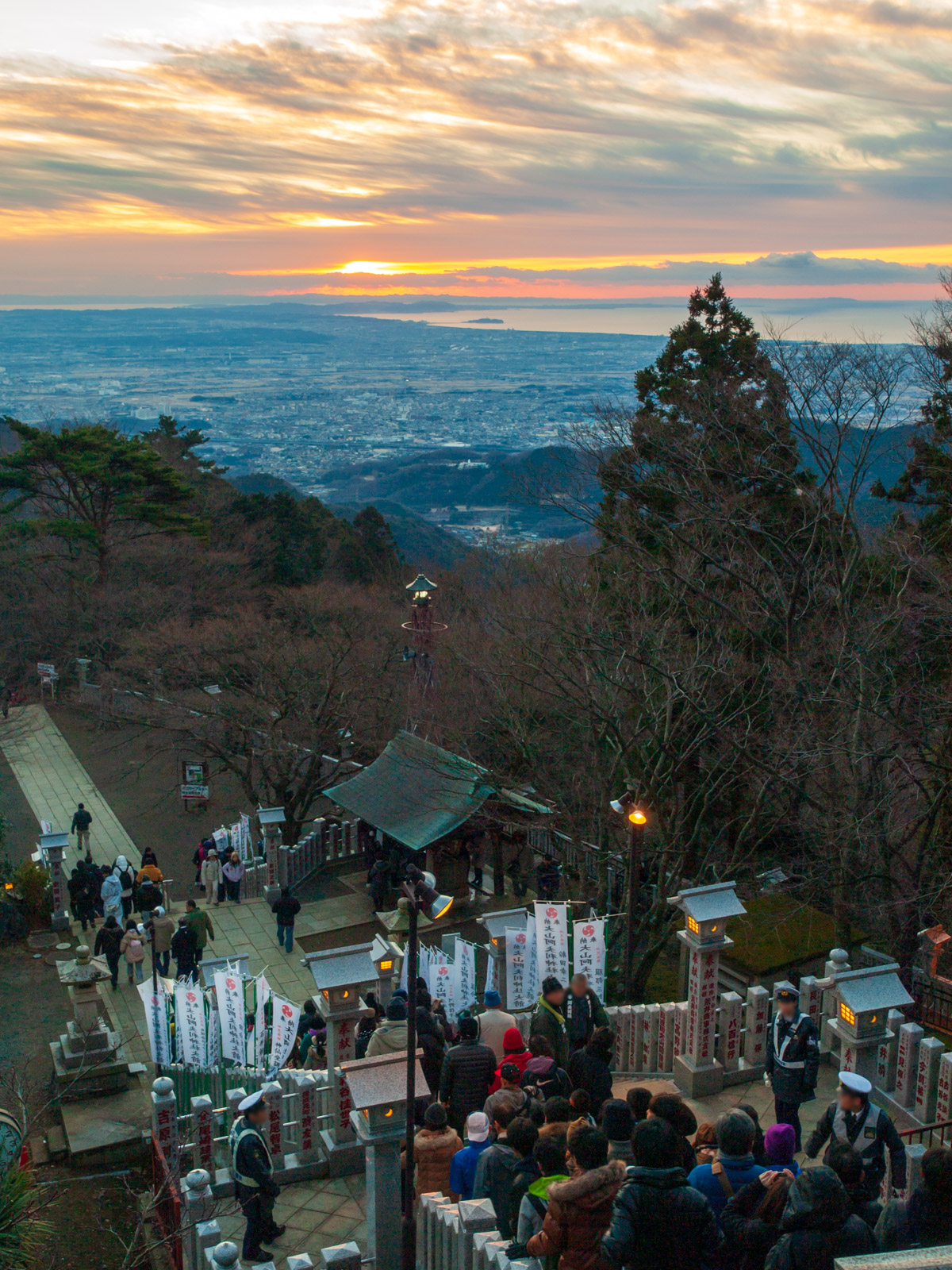 大山阿夫利神社下社から見た初日の出（2013年1月）