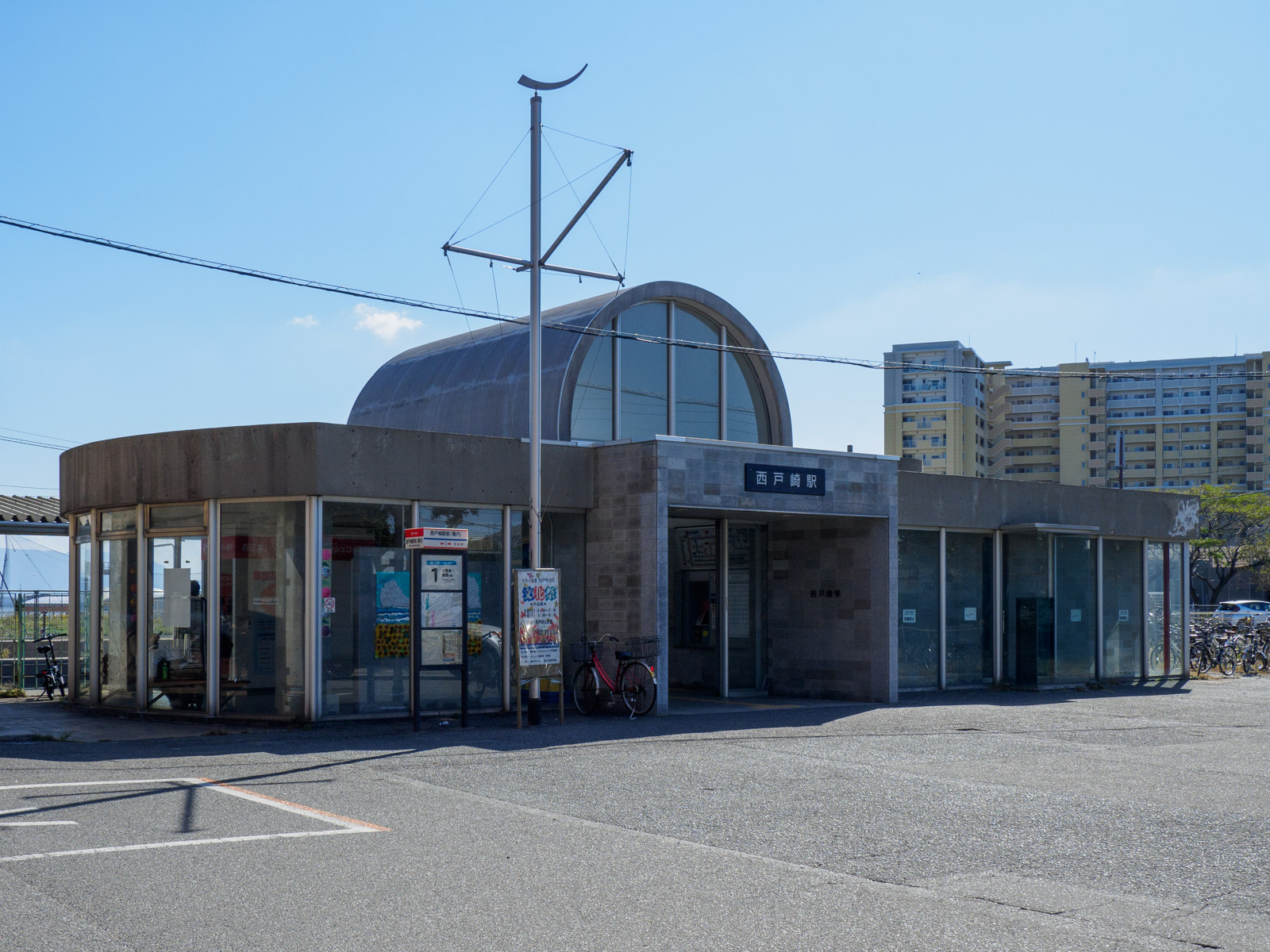 西戸崎駅の駅舎（2022年10月）