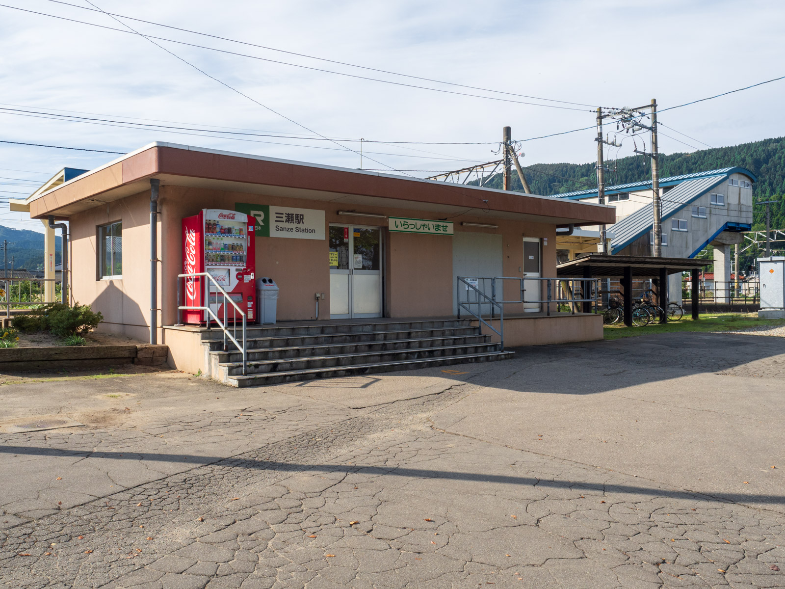 三瀬駅の駅舎（2017年10月）