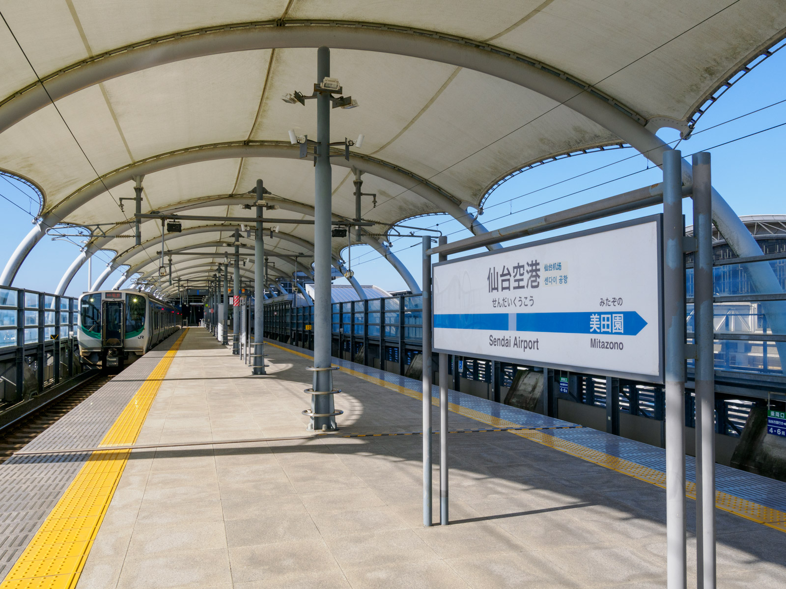 仙台空港駅のホーム(2024年11月)