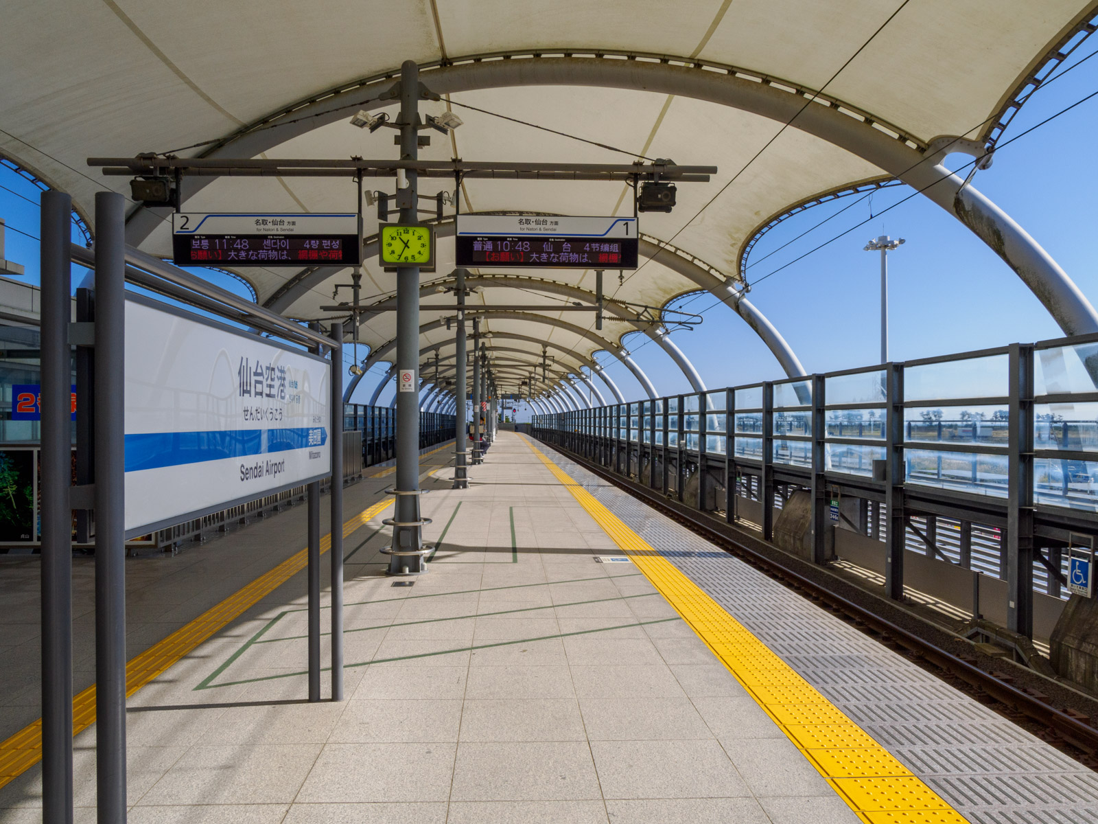 仙台空港駅のホーム(2024年11月)