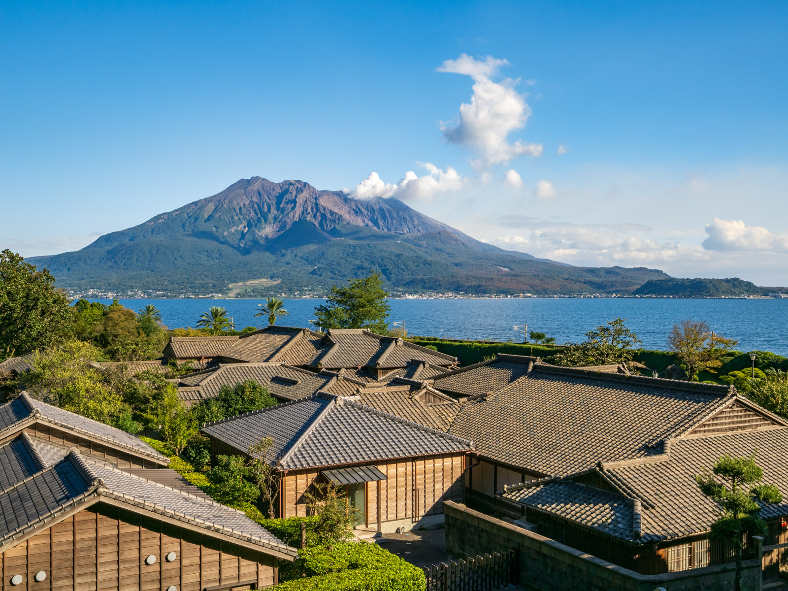 仙巌園から見た、錦江湾と桜島（2025年10月）