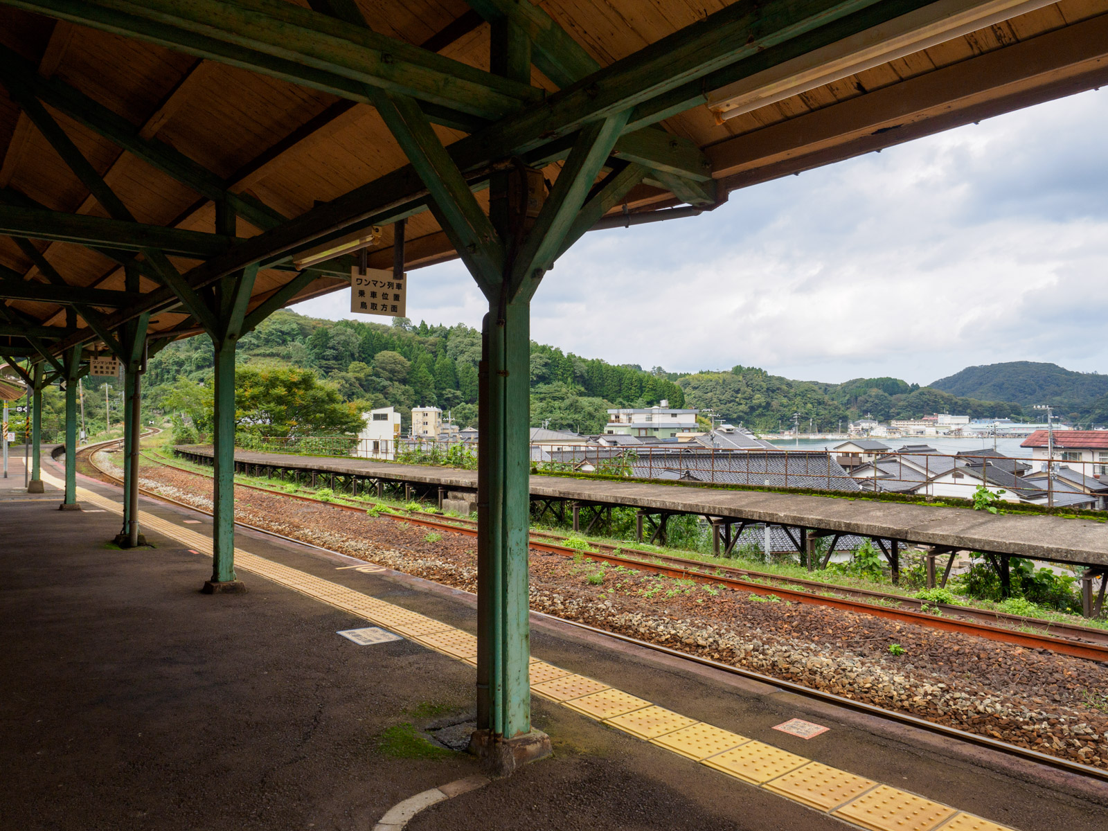 木造駅舎があった頃の柴山駅のホーム（2016年10月）