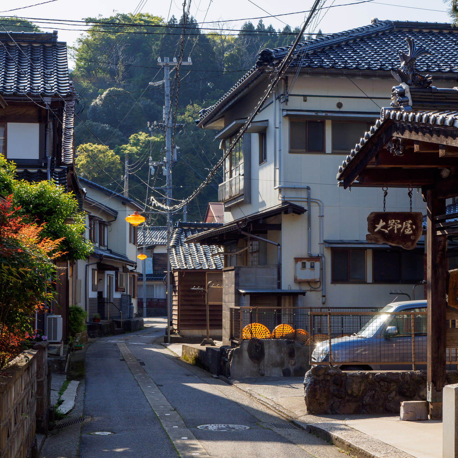 柴山駅のそばにある集落（2022年5月）