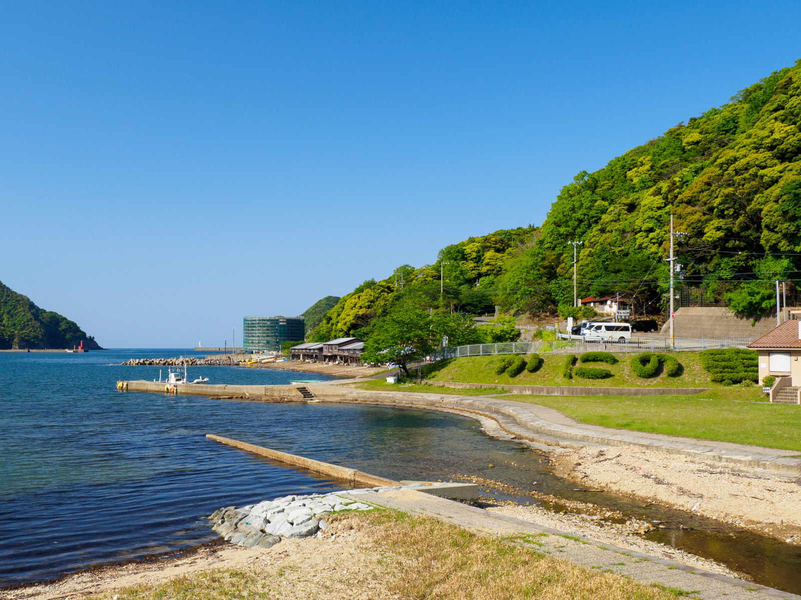 柴山駅のそばにある柴山港のビーチ（2022年5月）