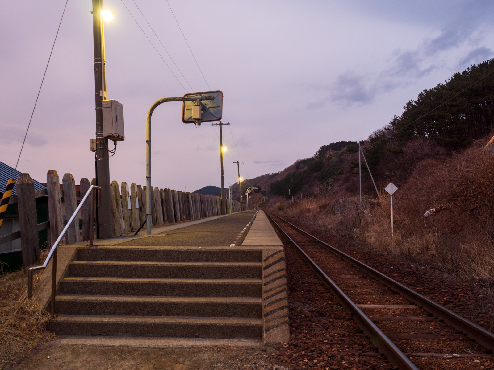 白神岳登山口駅のホーム（2016年3月）