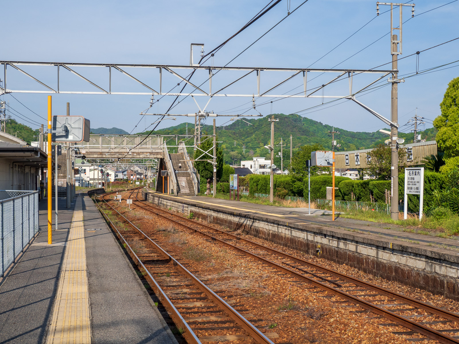 忠海駅のホーム（2023年5月）
