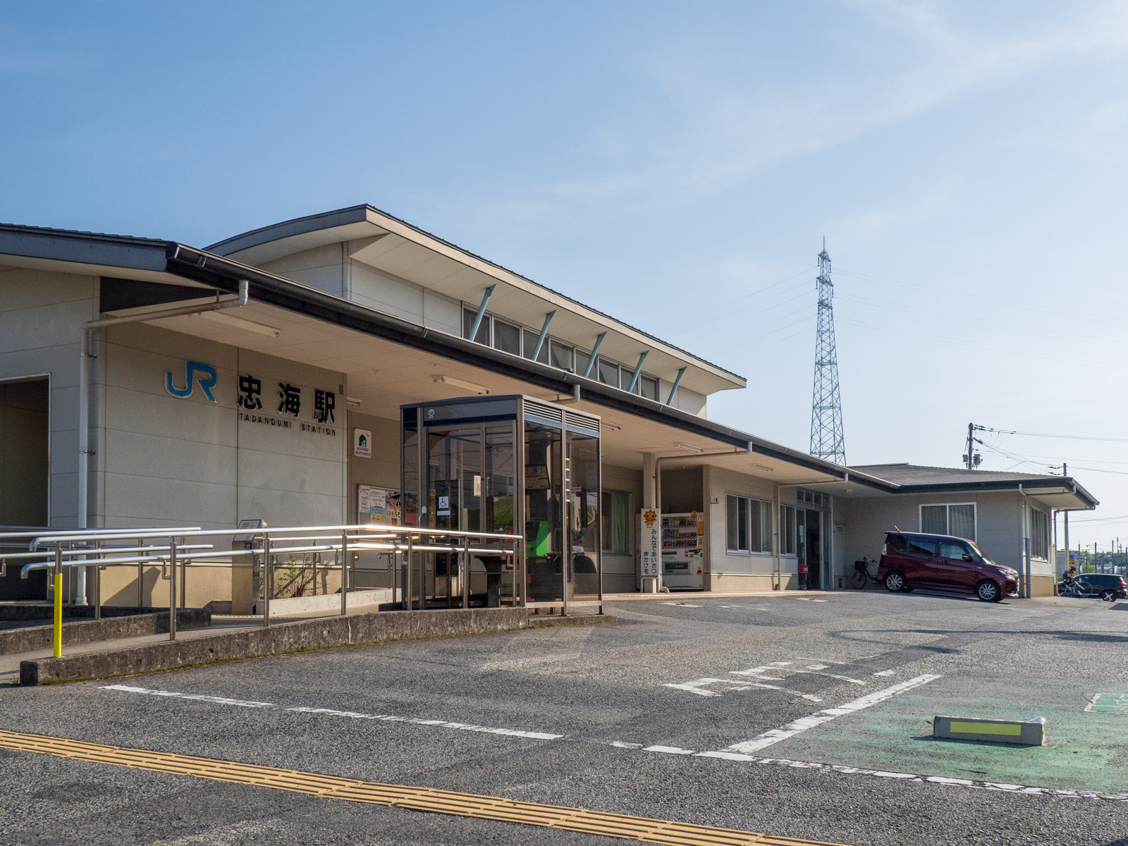 忠海駅の駅舎（2023年5月）