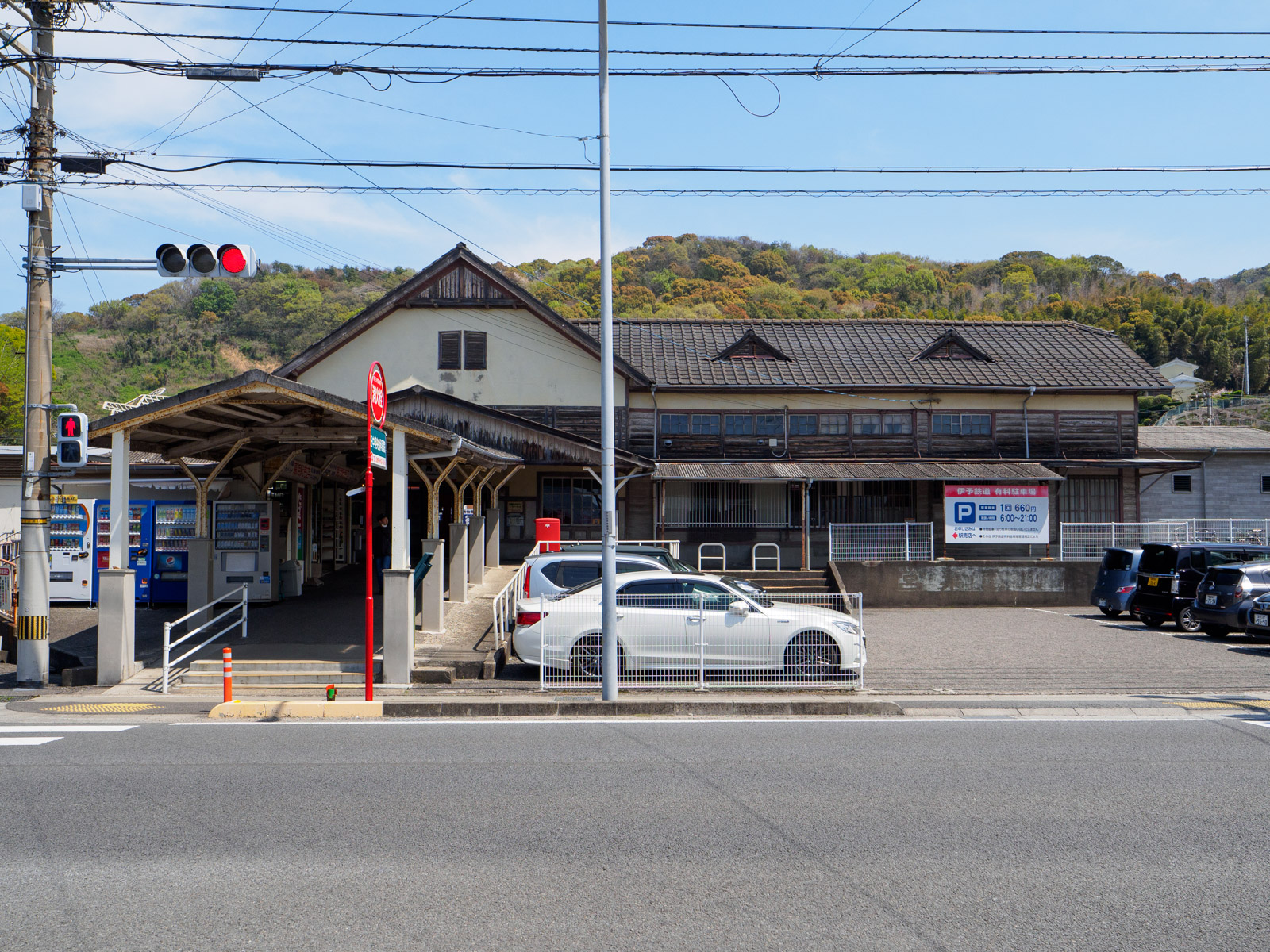 高浜駅の木造駅舎（2024年4月）