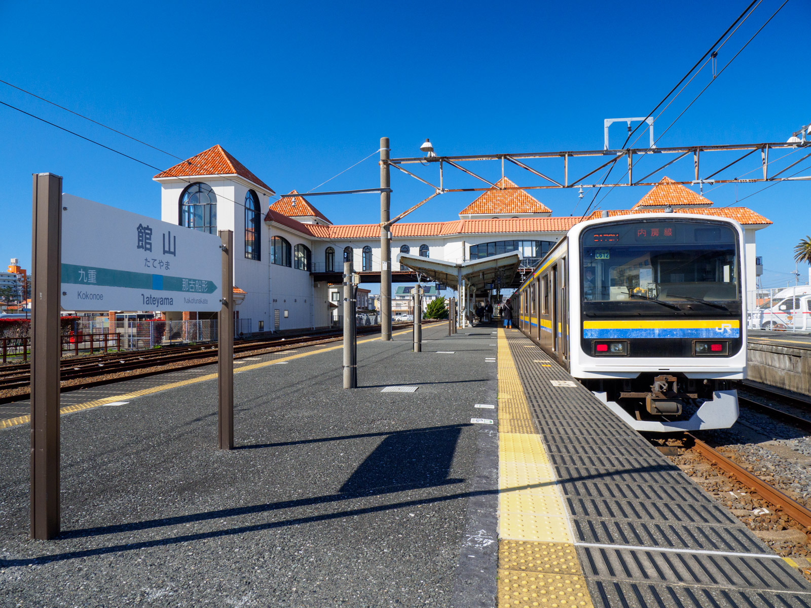 館山駅のホーム（2020年3月）