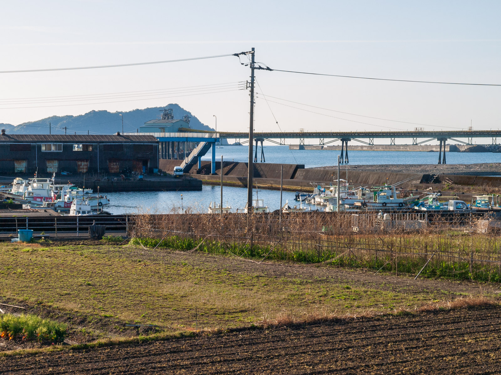 土佐新荘駅のホームから見た、須崎湾と新荘川（2013年3月）