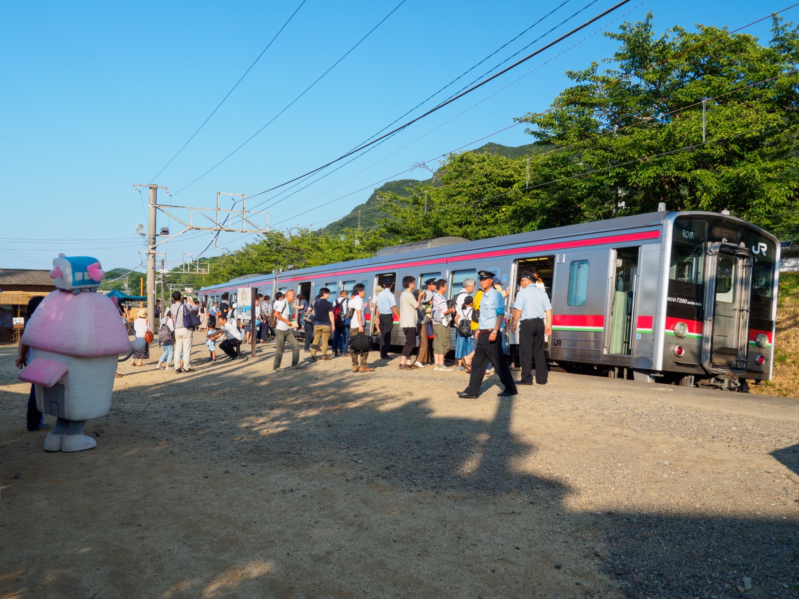 津島ノ宮駅に到着した列車（2018年8月）