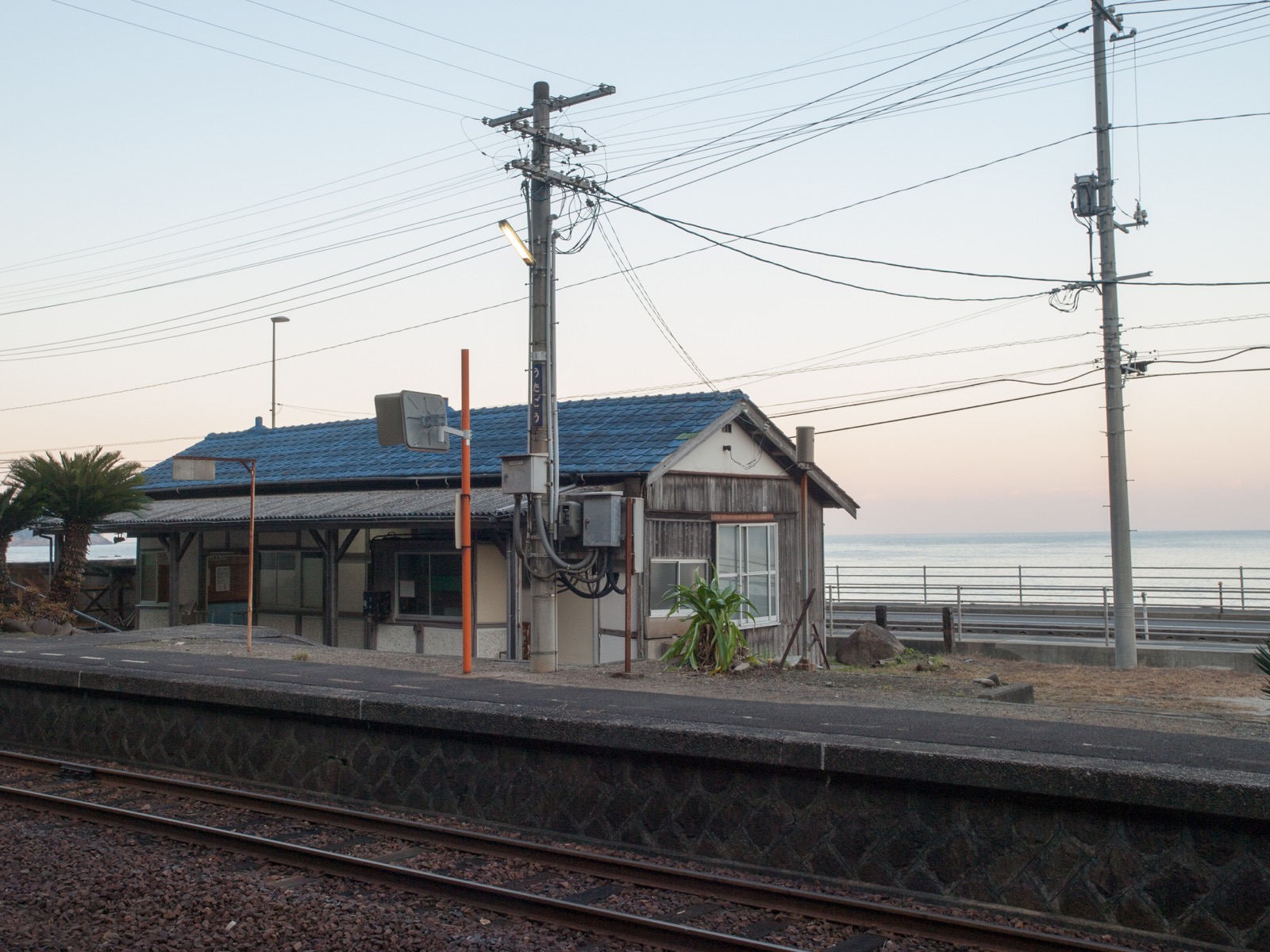 宇田郷駅から見た日本海