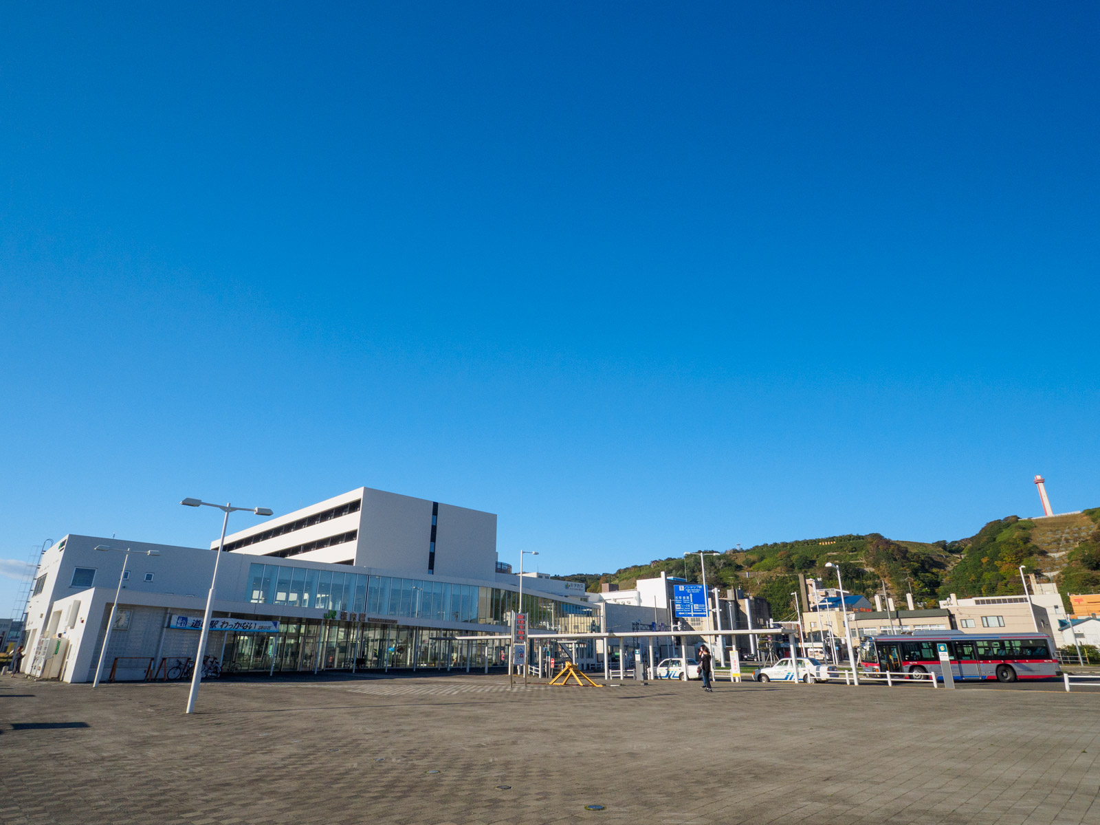 稚内駅と駅前ロータリー（2022年9月）