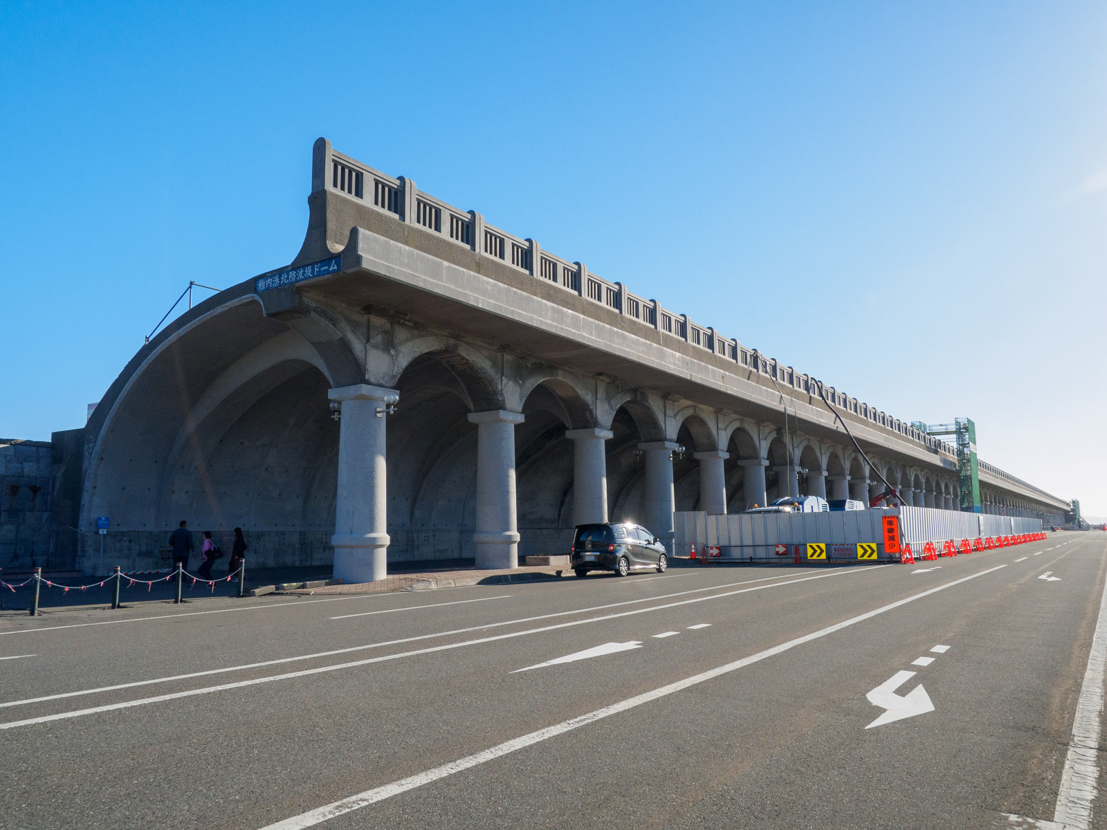 稚内駅のそばにある、稚内港北防波堤ドーム（2022年9月）