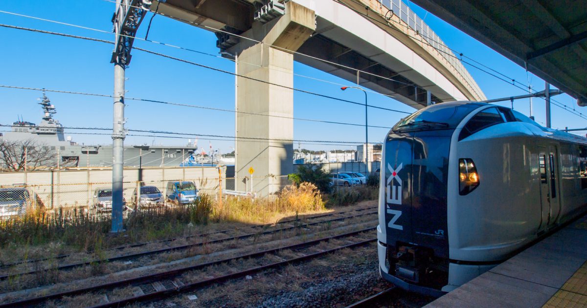 横須賀駅 | 海の見える駅